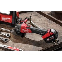 Угловая шлифмашина Milwaukee M18 FSAG125XB-502X Fuel 4933478430 (с 2-мя АКБ) - Превью изображения №3 — Лайт Стор