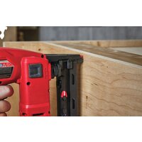 Степлер Milwaukee M18 FNCS18GS-0X 4933471942 (без АКБ) - Превью изображения №5 — Лайт Стор
