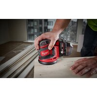 Эксцентриковая шлифмашина Milwaukee M18 BOS125-502B 4933464229 (с 2-мя АКБ, сумка) - Превью изображения №7 — Лайт Стор