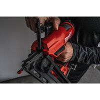 Гвоздезабиватель Milwaukee M18 FN16GA-0X Fuel 4933478094 (без АКБ, кейс) - Превью изображения №7 — Лайт Стор
