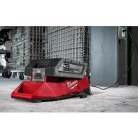 Зарядное устройство Milwaukee MXF C 4933471839 - Превью изображения №4 — Лайт Стор